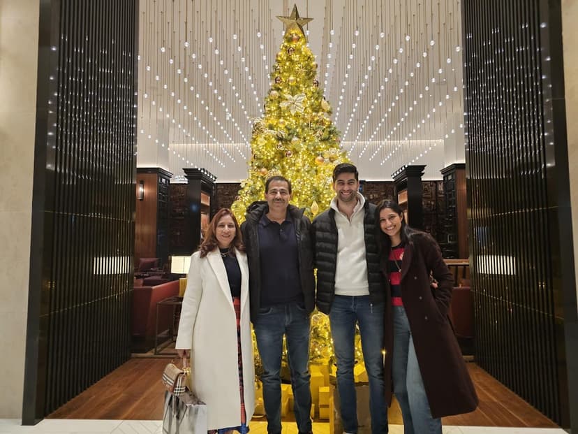 Vivek meets Ria's Family